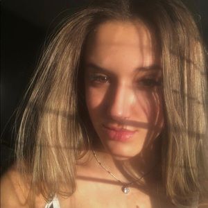 Meet your Posher, Elissa